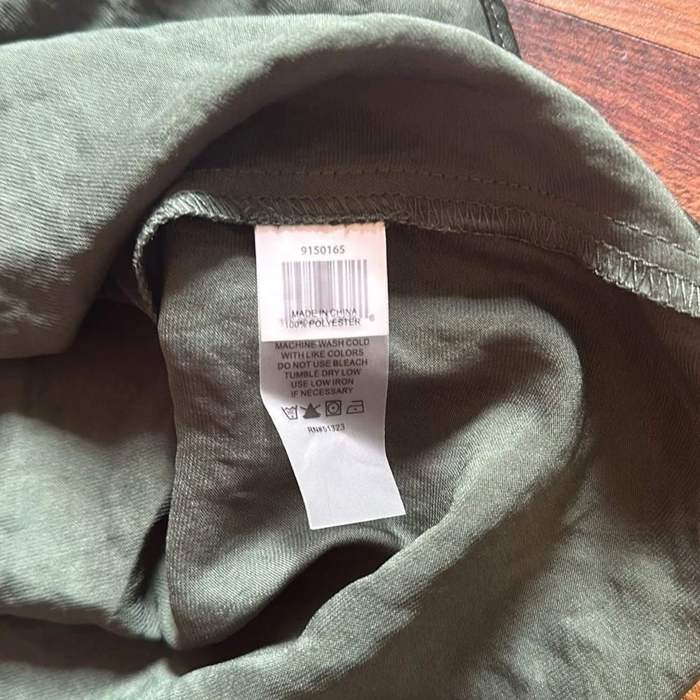 Vince Camuto Dark Green 3/4 sleeve blouse size small - Picture 7 of 11